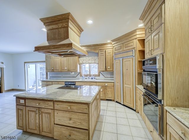 9 Charles Ct, Clinton Twp., NJ 08801