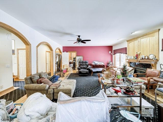 9 Charles Ct, Clinton Twp., NJ 08801