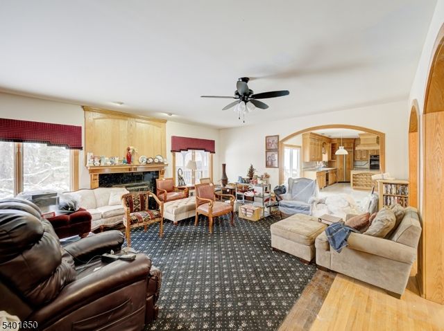 9 Charles Ct, Clinton Twp., NJ 08801