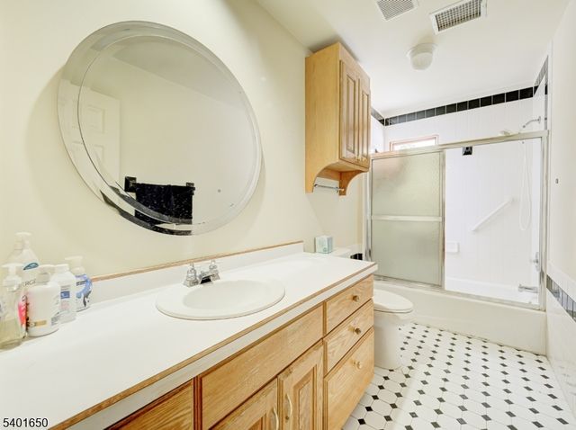 9 Charles Ct, Clinton Twp., NJ 08801