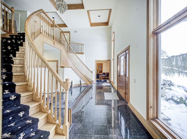 9 Charles Ct, Clinton Twp., NJ 08801