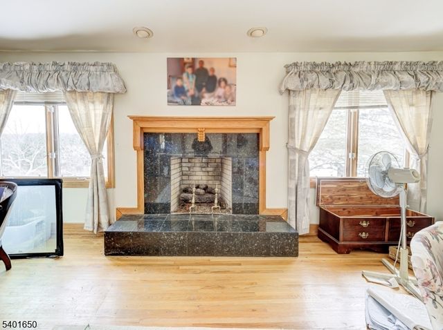 9 Charles Ct, Clinton Twp., NJ 08801