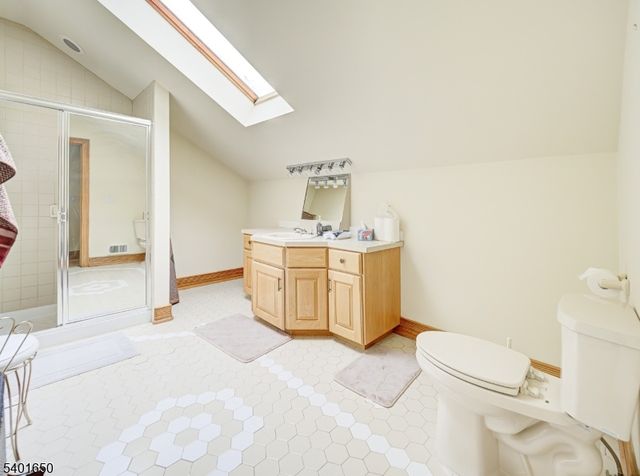 9 Charles Ct, Clinton Twp., NJ 08801