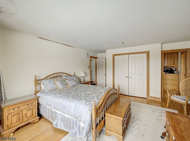 9 Charles Ct, Clinton Twp., NJ 08801