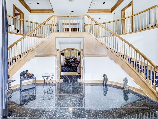 9 Charles Ct, Clinton Twp., NJ 08801