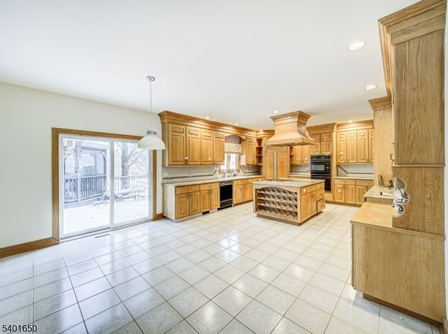 9 Charles Ct, Clinton Twp., NJ 08801