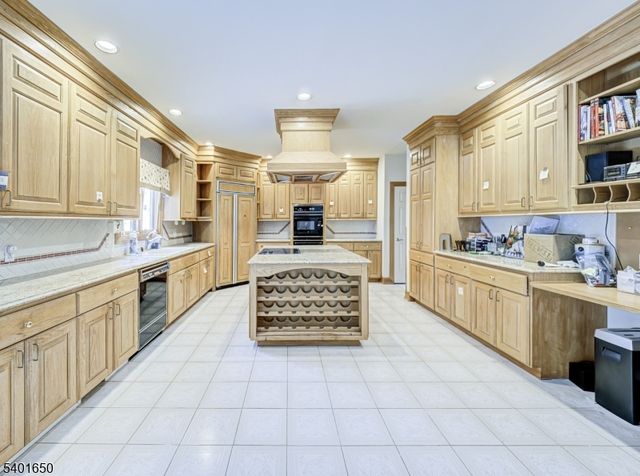 9 Charles Ct, Clinton Twp., NJ 08801