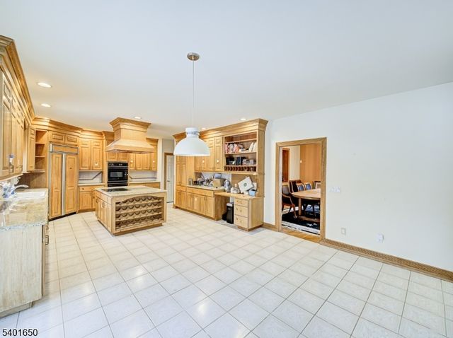 9 Charles Ct, Clinton Twp., NJ 08801