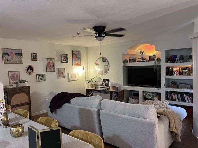 8513 ISLAND BREEZE LANE 105, Temple Terrace, FL 33637