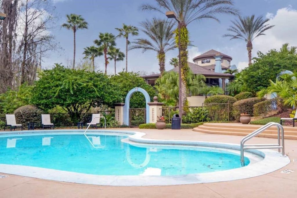 8513 ISLAND BREEZE LANE 105, Temple Terrace, FL 33637