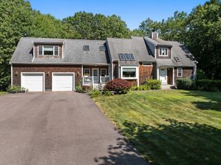 89 Songbird Dr, Dartmouth, MA 02747