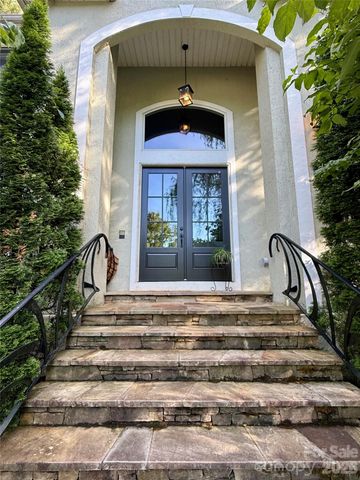 94 Oak Hollow Drive, Asheville, NC 28805