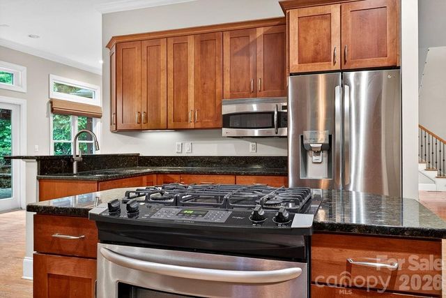 94 Oak Hollow Drive, Asheville, NC 28805
