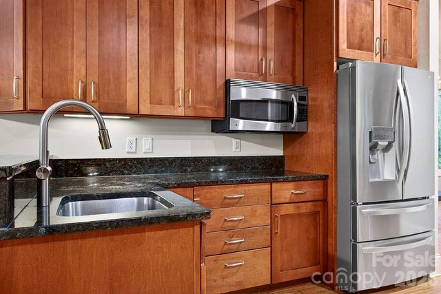 94 Oak Hollow Drive, Asheville, NC 28805