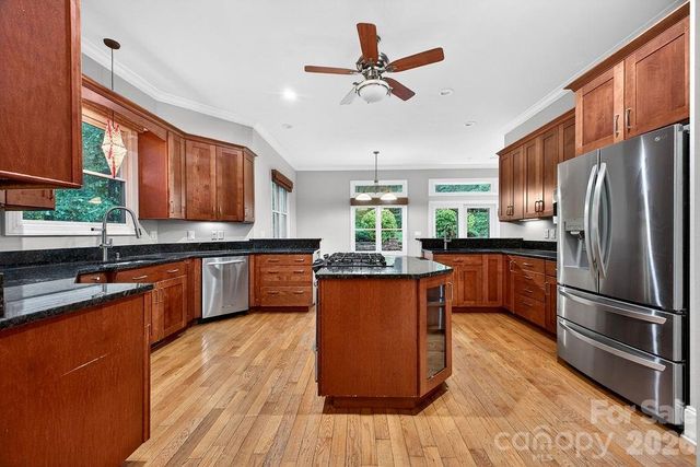 94 Oak Hollow Drive, Asheville, NC 28805