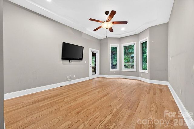94 Oak Hollow Drive, Asheville, NC 28805
