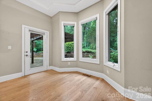 94 Oak Hollow Drive, Asheville, NC 28805