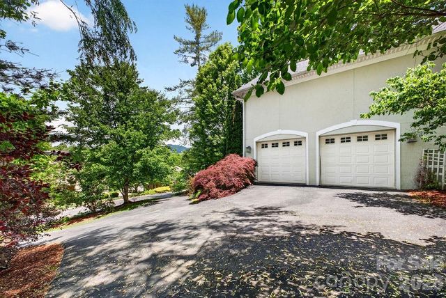 94 Oak Hollow Drive, Asheville, NC 28805