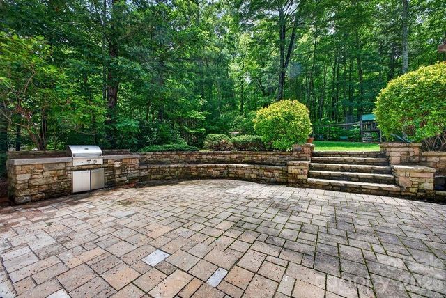 94 Oak Hollow Drive, Asheville, NC 28805