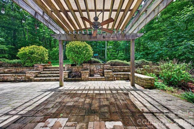 94 Oak Hollow Drive, Asheville, NC 28805