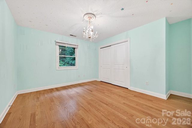 94 Oak Hollow Drive, Asheville, NC 28805