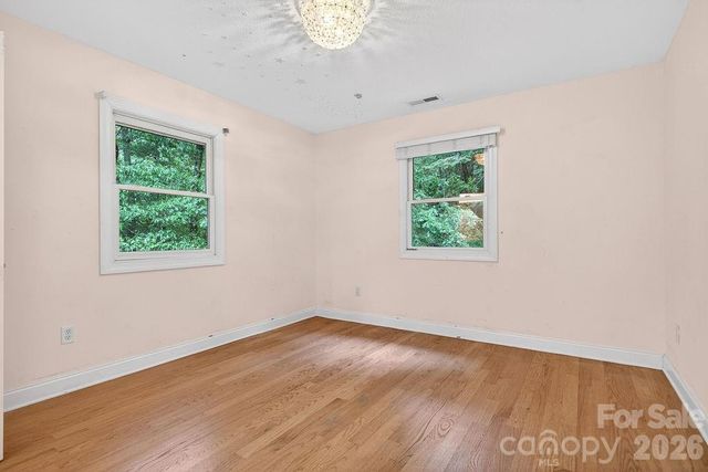 94 Oak Hollow Drive, Asheville, NC 28805