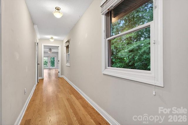 94 Oak Hollow Drive, Asheville, NC 28805