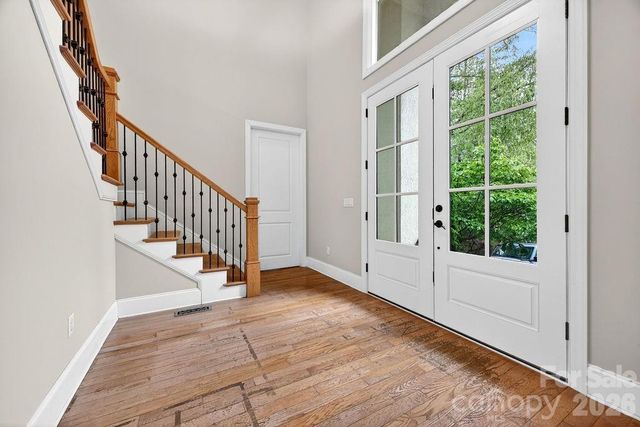 94 Oak Hollow Drive, Asheville, NC 28805