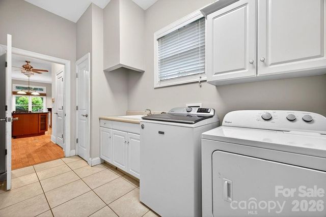 94 Oak Hollow Drive, Asheville, NC 28805