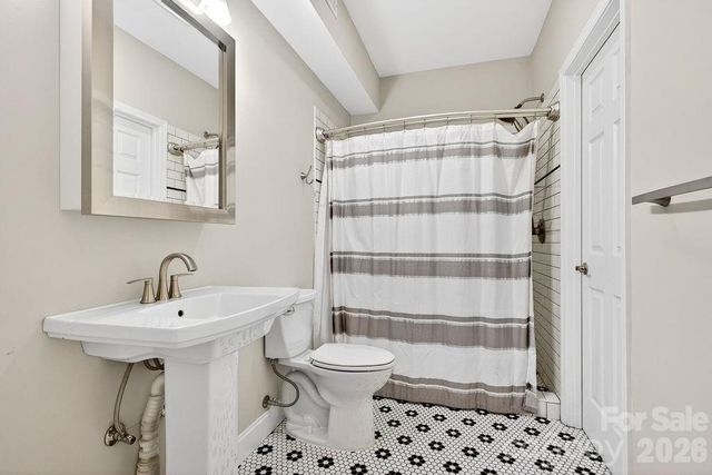 94 Oak Hollow Drive, Asheville, NC 28805