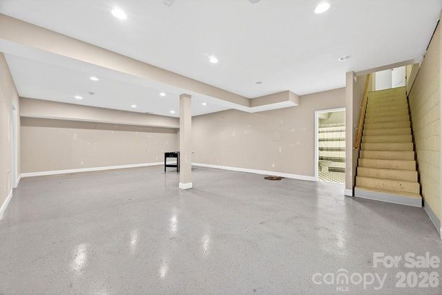 94 Oak Hollow Drive, Asheville, NC 28805