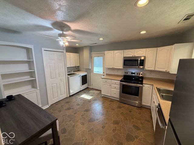 17 Parkview Drive, New Whiteland, IN 46184