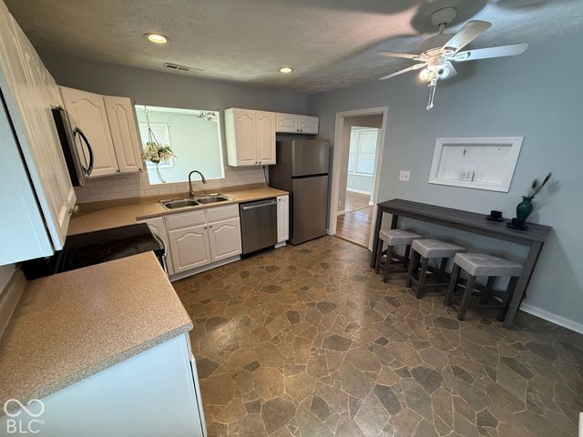 17 Parkview Drive, New Whiteland, IN 46184
