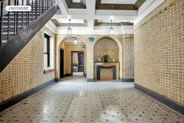 880 W 181st St Apt 1B, New York City, NY 10033