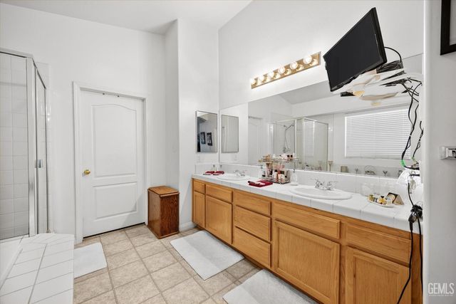 11715 Stonington Street, Bakersfield, CA 93312