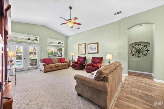 11715 Stonington Street, Bakersfield, CA 93312