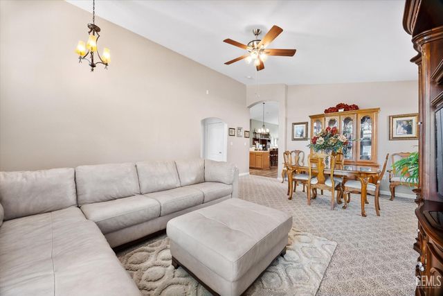 11715 Stonington Street, Bakersfield, CA 93312