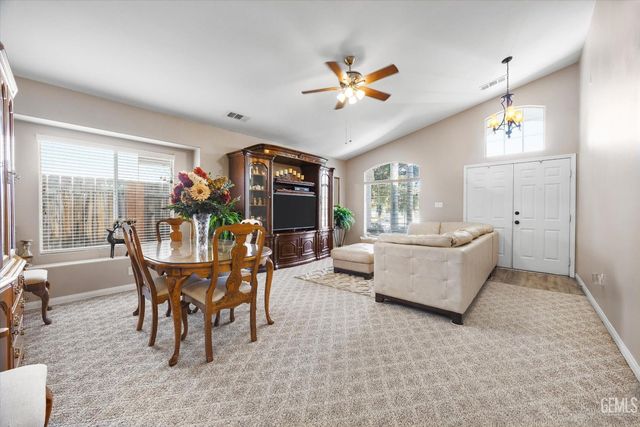 11715 Stonington Street, Bakersfield, CA 93312