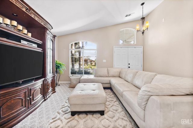 11715 Stonington Street, Bakersfield, CA 93312