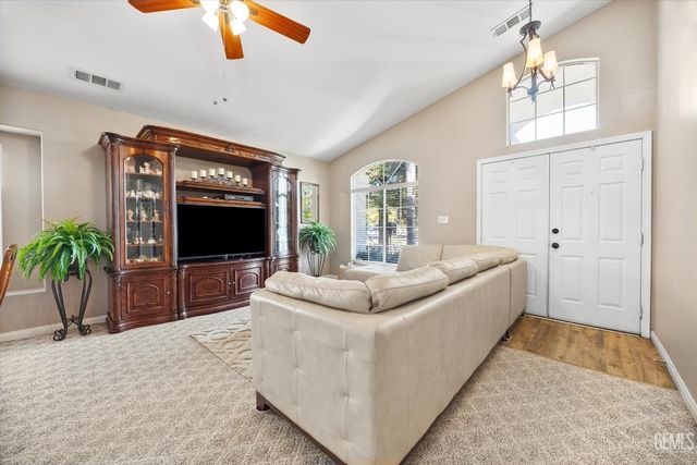 11715 Stonington Street, Bakersfield, CA 93312