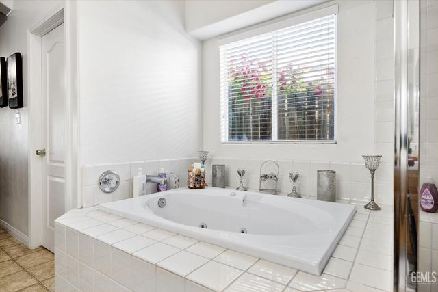 11715 Stonington Street, Bakersfield, CA 93312