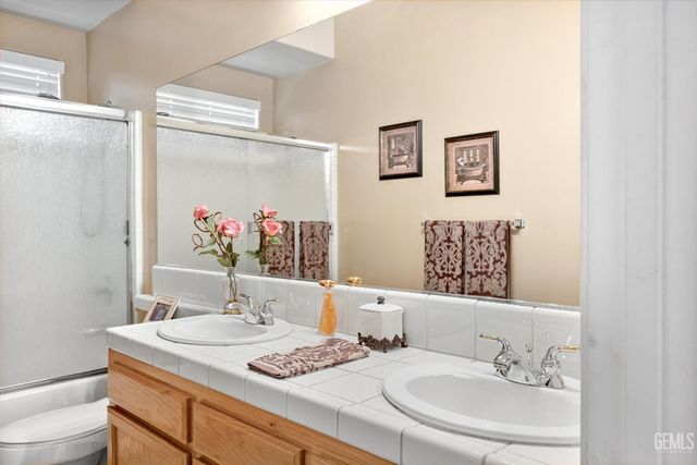 11715 Stonington Street, Bakersfield, CA 93312