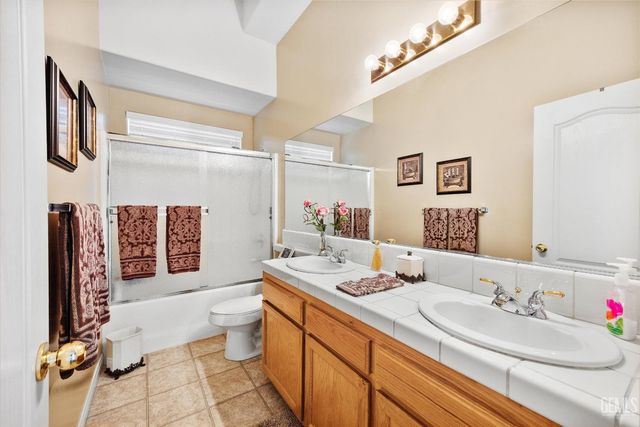 11715 Stonington Street, Bakersfield, CA 93312