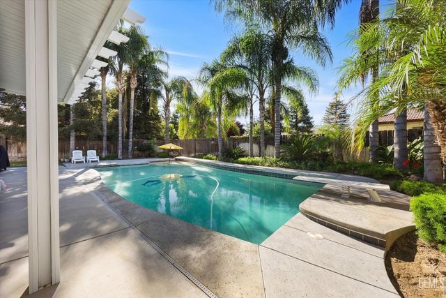 11715 Stonington Street, Bakersfield, CA 93312