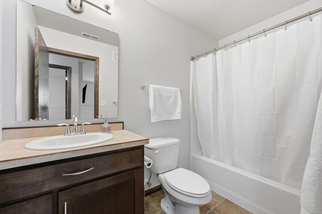 4872 35th Avenue S, Fargo, ND 58104