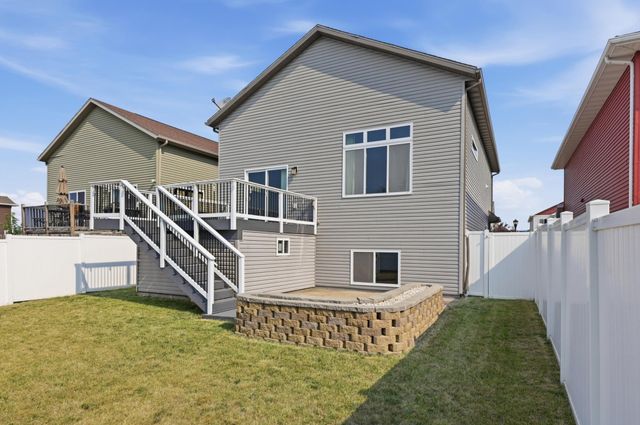 4872 35th Avenue S, Fargo, ND 58104