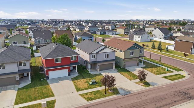 4872 35th Avenue S, Fargo, ND 58104