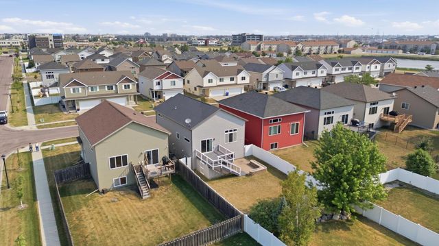 4872 35th Avenue S, Fargo, ND 58104