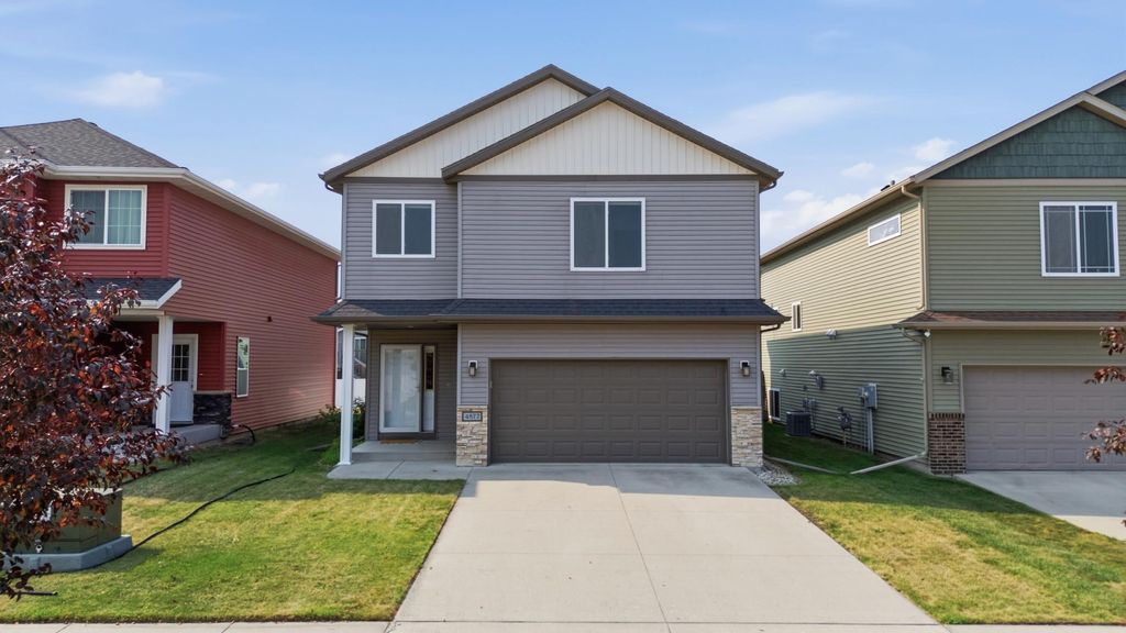 4872 35th Avenue S, Fargo, ND 58104
