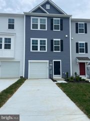 255 CLIFTON MNR, Falling Waters, WV 25419